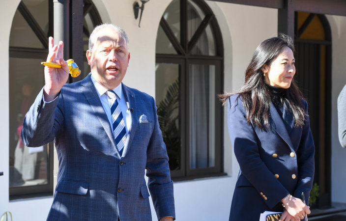 Young couple bid against themselves to buy $3.5m East Killara house