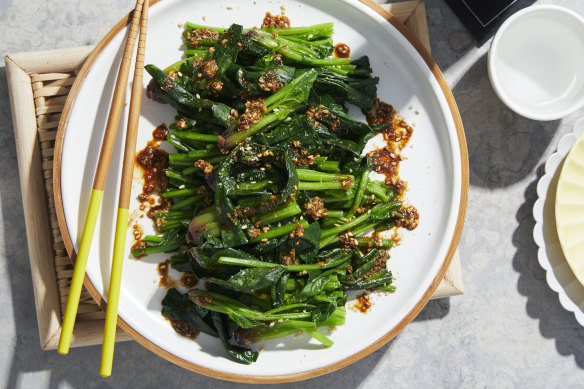 Spinach gomae is a tasty way to eat your greens.
