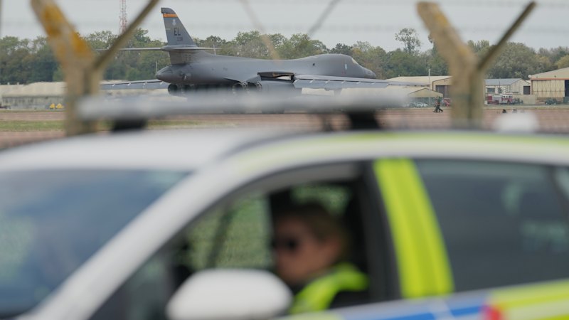 US pulls bomber jets from UK air base after terror plot