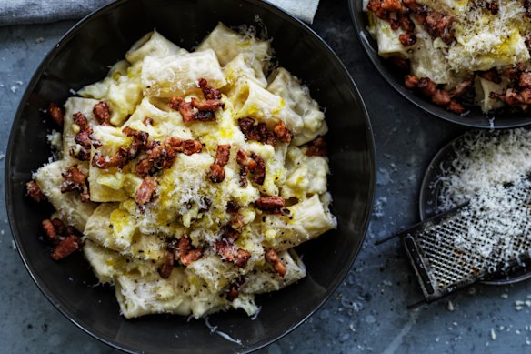 Cauliflower cheese and bacon pasta.