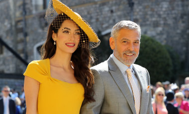  Amal Clooney and George Clooney arrive at St George's Chapel at Windsor Castle for the wedding of Meghan Markle and Prince Harry. 