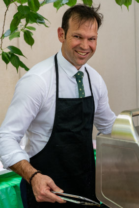 Matt Canavan on the tongs.