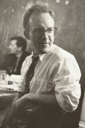 Malcolm Knox wearing the not-then-saturated white shirt at the fateful wedding.
