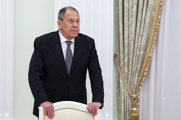 Putin dilaporkan menyukai menteri luar negerinya, Sergei Lavrov, karena dia “nyaman” untuk diajak bekerja sama.