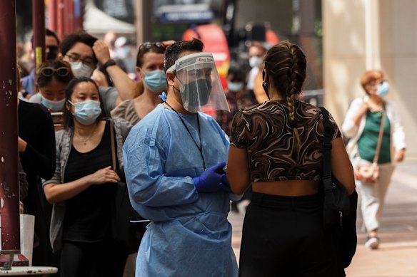 A 300 metre queue of people wait for COVID testing at the Macquarie St Pharmacy in Sydney earlier this month.