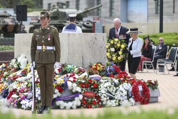 Governor-General David Hurley and his wife, Linda, lay a wreath at the Remembrance Day Ceremony in Canberra on Thursday.