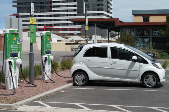 Electric cars are quieter, more efficient, less polluting and easier to maintain.