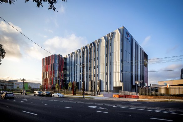Multiplex has reached completion on the second and final stage of NEXTDC’s S3 Sydney Data Centre at 2 Broadcast Way, Artarmon, Sydney. Photos by Aran Anderson.