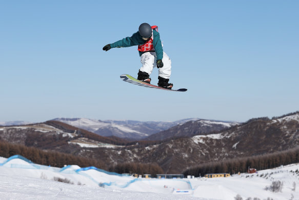 Tess Coady gets massive air in her final run.