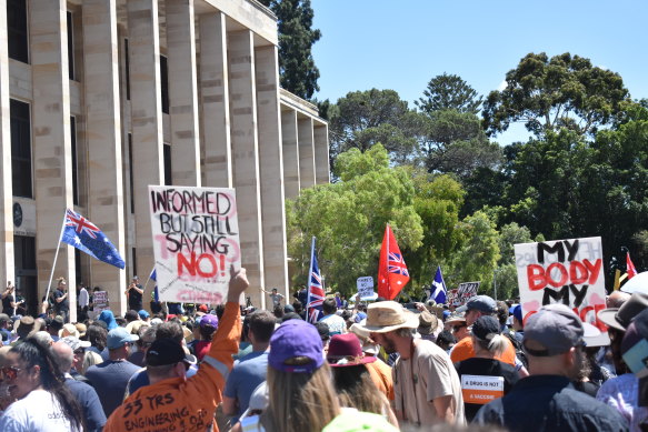 Anti-mandate rally held at Parliament House in Perth on December 1.