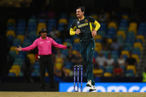 Mitchell Starc was forced to leave the field after favouring his left calf.