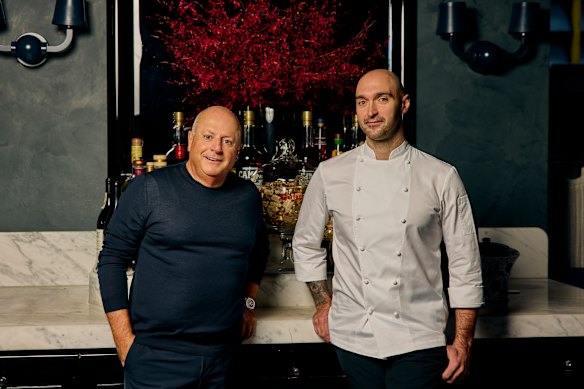 Chris Lucas y el chef ejecutivo Vincenzo Ursini. 