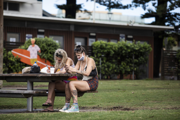 Mask wearing in Byron Bay in April 2021.