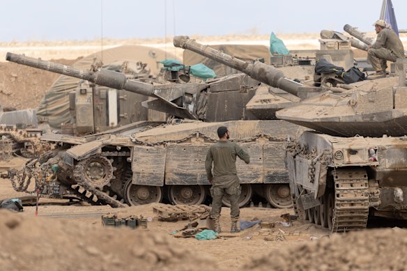 Israeli soldiers with tanks near the border of Gaza this week. 