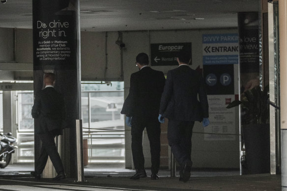 Police arrive at the Novotel Darling Harbour on Thrusday.