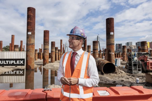 Cities, Infrastructure and Active Transport Minister Rob Stokes says the water’s edge was closed to the public for decades, and the new building will improve public access to the foreshore.