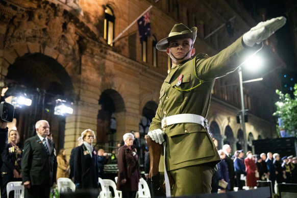 The guard of honour at the ANZAC Day Dawn Service.