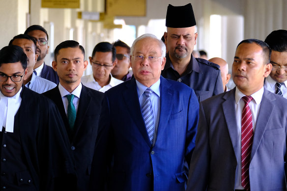 Malezya'nın eski başbakanı Najib Razak, kendisini yolsuzluktan hapisten kurtaracak bir kraliyet affı istiyor.