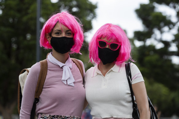 Cricket fans at the SCG Test are required to wear a mask.