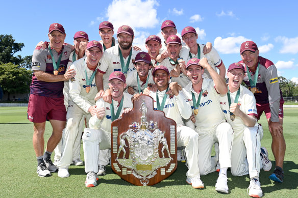 The Queensland team celebrates victory during day four of the Sheffield Shield Final.