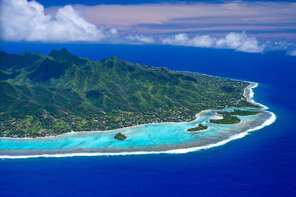 Rarotonga from the air. The main island is a great, easy stay option. 