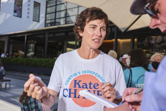 Independent for Curtin, Kate Chaney at a supporters meeting in Claremont Quarter.