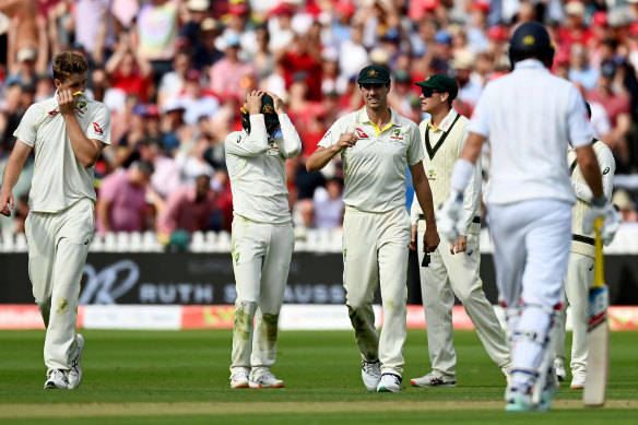 Cameron Green, David Warner and Pat Cummins react after Joe Root was got out on a no-ball.