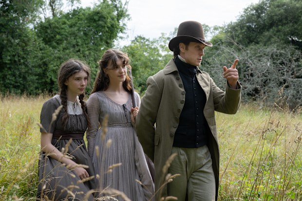Bodhi Rae Breathnach stars as Margaret Dashwood, Daisy Edgar-Jones as Elinor Dashwood and George MacKay as Edward Ferrars in SENSE and SENSIBILITY, a Focus Features release.