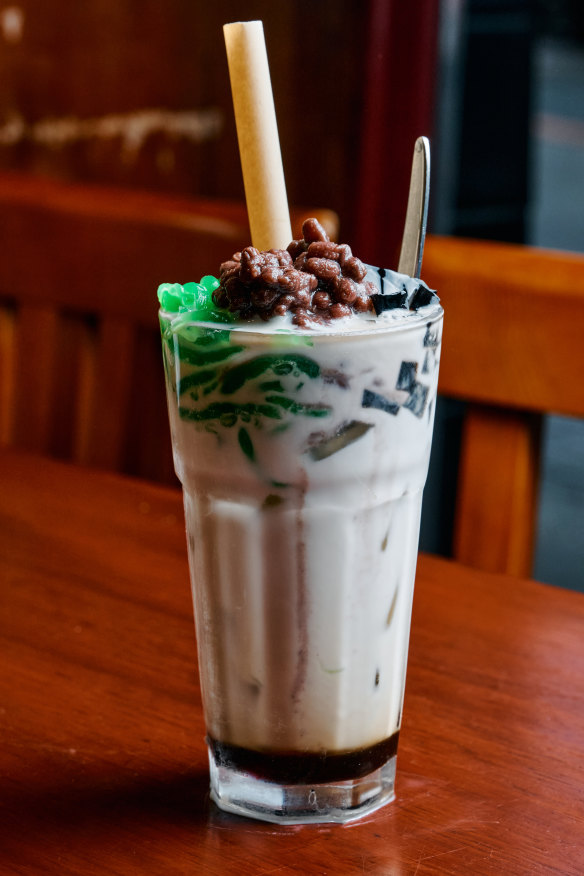 Ice cendol drink with pandan-flavoured jelly.