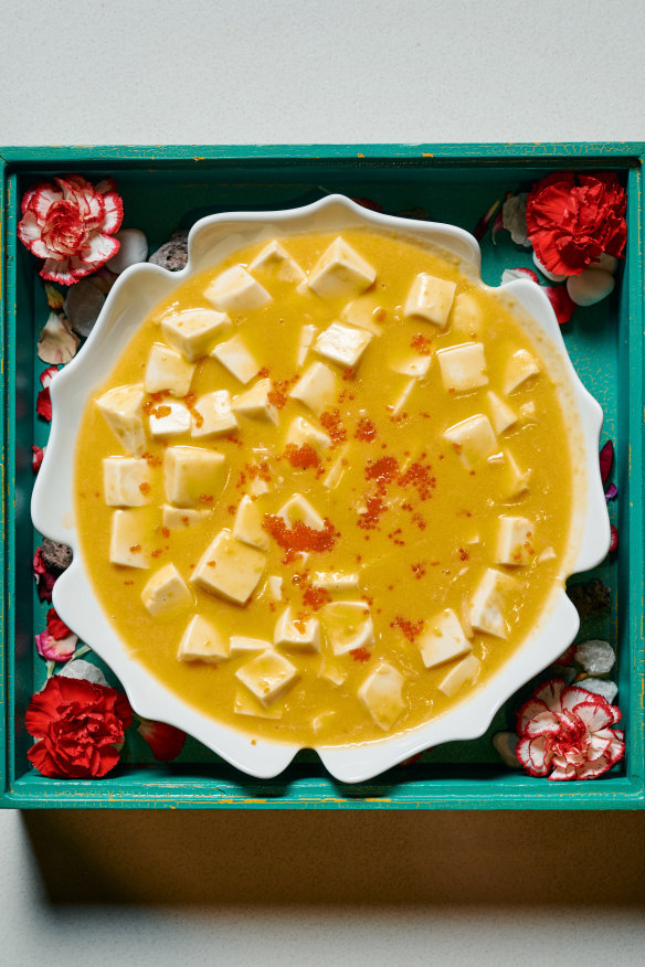 Tender tofu with salted egg yolk/