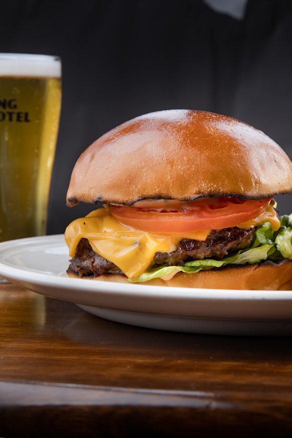 Cheeseburger and chips.