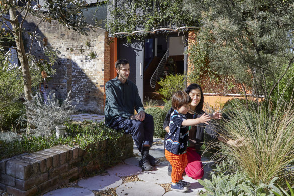 Sited at the back of a deep block bordered by a small public reserve of regenerated bushland, the house is notable for its angular form.