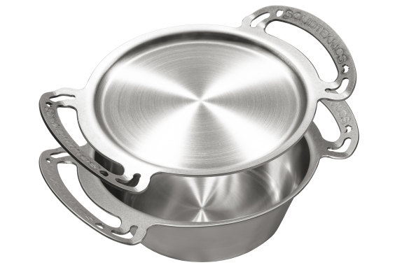 Solidteknics 3L all-steel rondeau and lid, which can be used separately as a skillet.