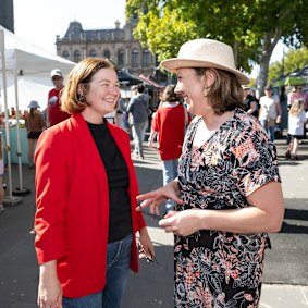 Bendigo MP Lisa Chesters with supporters during the campaign.