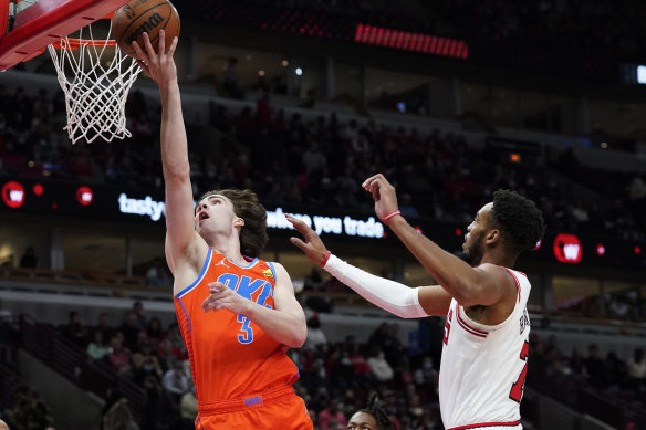 Josh Giddey drives to the basket past Chicago Bulls forward Troy Brown jnr.