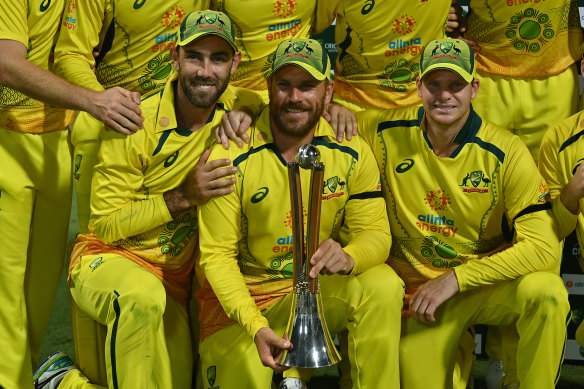 Glenn Maxwell, captain Aaron Finch and Steve Smith with the Chappell-Hadlee trophy in Cairns after their ODI series victory over New Zealand on Sunday.