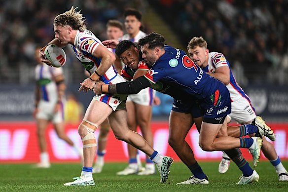 Knights five-eighth Fletcher Sharpe takes on the Warriors defence.