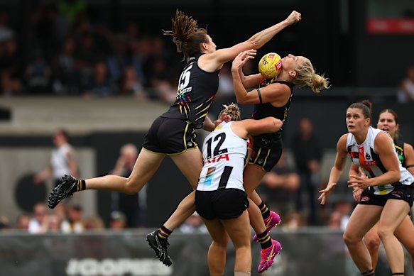 Richmond’s Sarah Hosking held her ground.