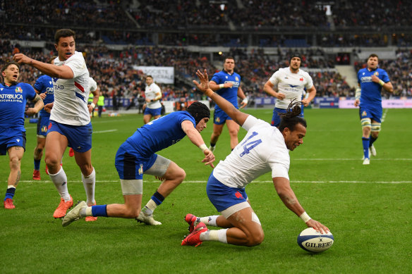 Teddy Thomas of France touches down to score the first try of the match during the Six Nations match between France and Italy at Stade de France.