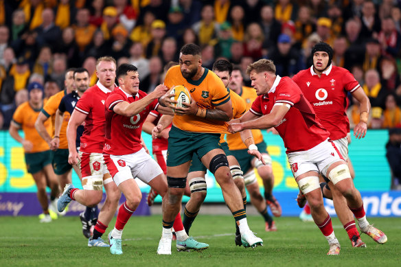 Lukhan Salakaia-Loto in action for the Wallabies.