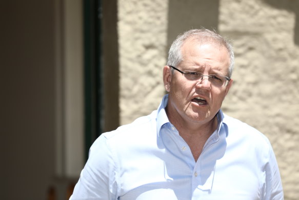 Prime Minister Scott Morrison speaks to the media about the federal government's response to the bushfires across NSW and Queensland at Kirribilli House on Saturday.