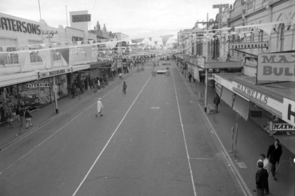 Nicholson Street, Footscray, was closed to traffic in 1971. The street was developed into one of Australia’s first pedestrian malls.
