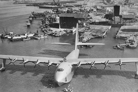El Spruce Goose, visto aquí antes de su primer (y único) vuelo en 1947, sigue siendo el hidroavión más grande jamás construido.