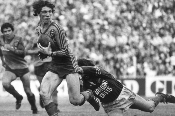 Brett Kenny looks for support in the Eels’ 20-11 win over Newtown in the 1981 grand final.