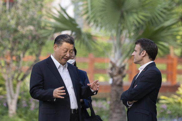 Xi Jinping and Emmanuel Macron in Beijing in April.