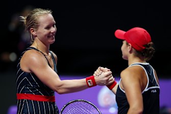 Ashleigh Barty congratulates her opponent Kiki Bertens.