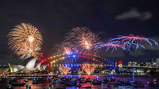 9pm goes off with a bang at Mrs Macquaries chair.