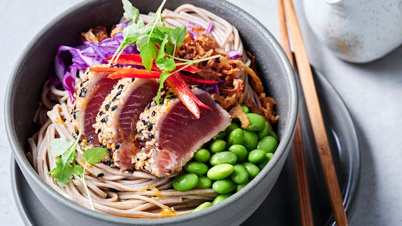 Hiter recept: Popečen tun in hladni soba rezanci za vroče poletne večere