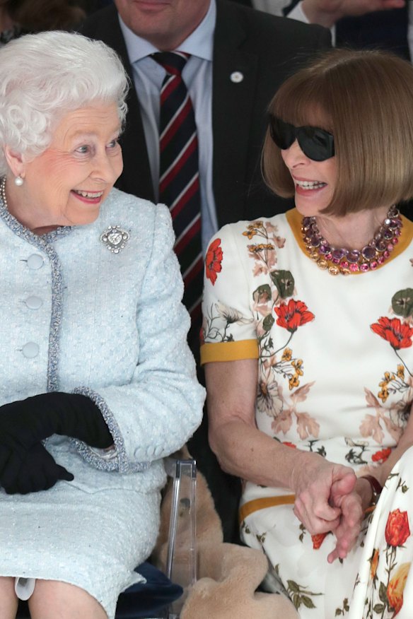 Queen Elizabeth II and Anna Wintour at a Richard Quinn runway show (2018).