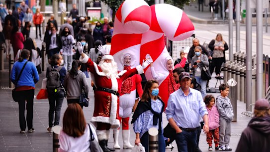 Fully vaccinated overseas arrivals will be able to spend Christmas with their families if they receive a negative test after arrival.